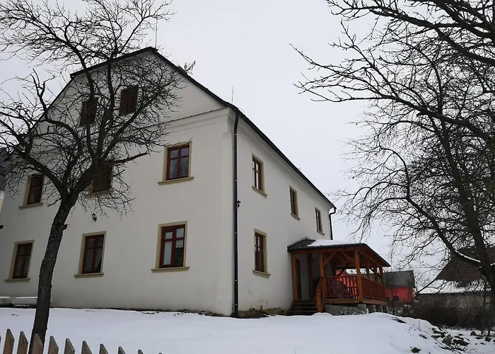 U Krizove Cesty Gasthof Tvrdkov